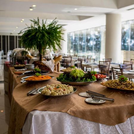 Nobile Hotel Convention Ciudad Del Este Exterior foto A buffet at a hotel