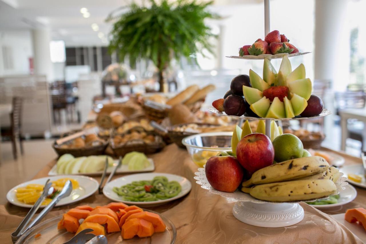 Nobile Hotel Convention Ciudad Del Este Exterior foto Fruit and other food at a buffet