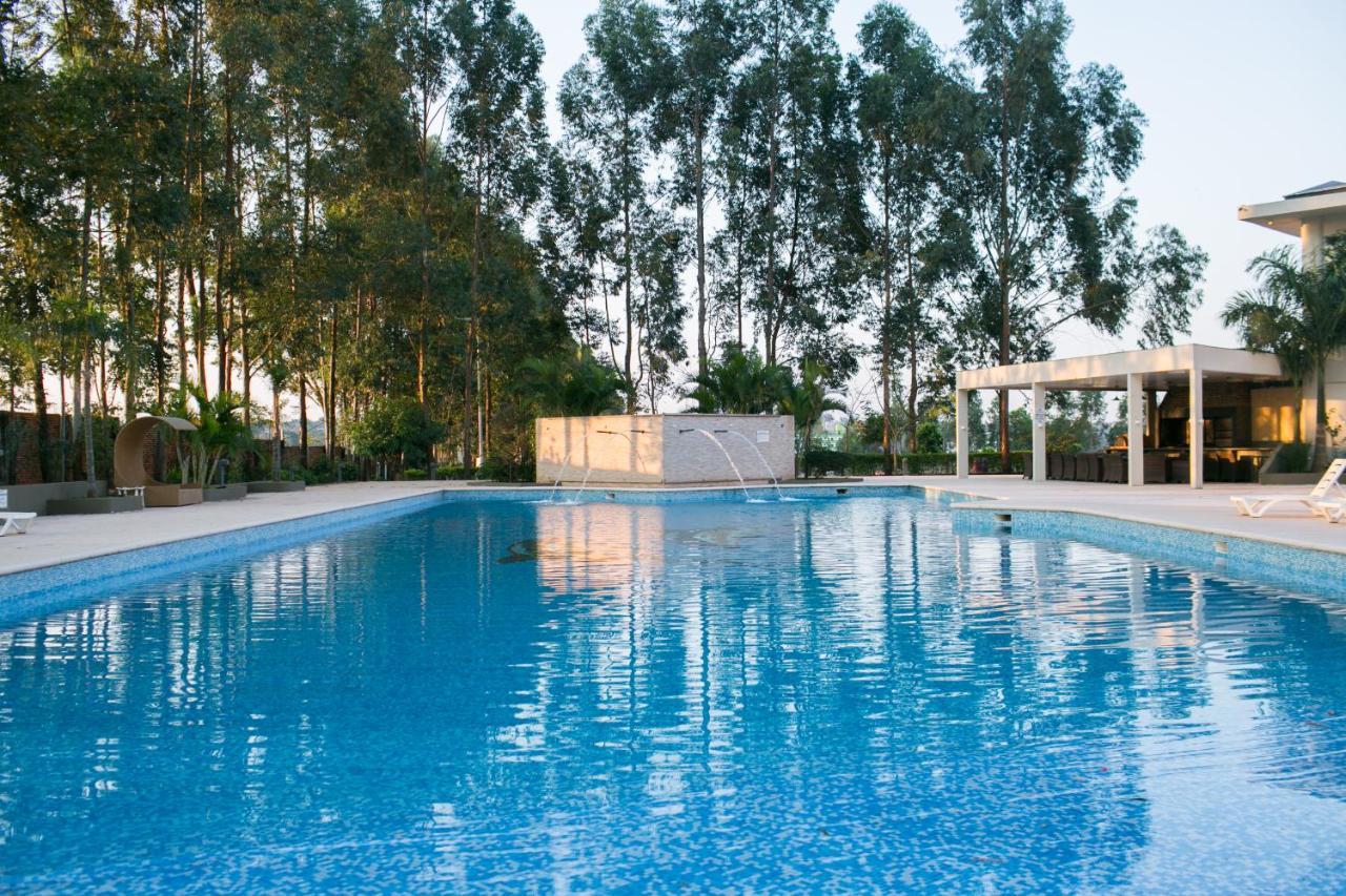 Nobile Hotel Convention Ciudad Del Este Exterior foto The swimming pool at the clubhouse