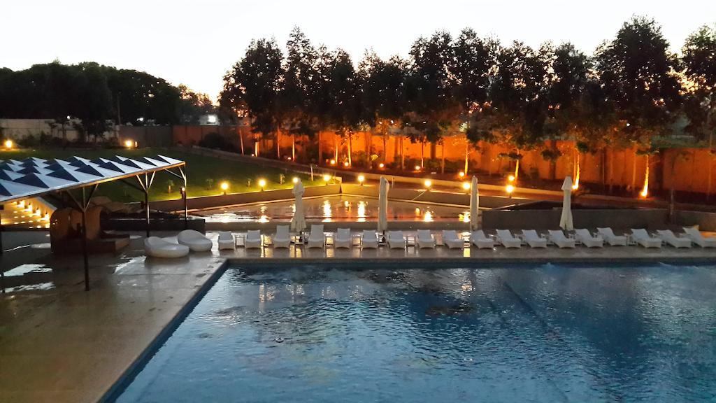 Nobile Hotel Convention Ciudad Del Este Exterior foto The swimming pool at the hotel