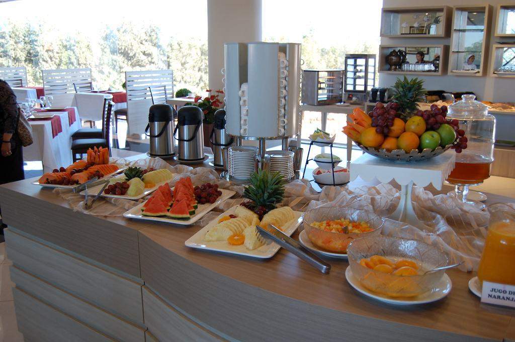 Nobile Hotel Convention Ciudad Del Este Exterior foto A buffet at a hotel