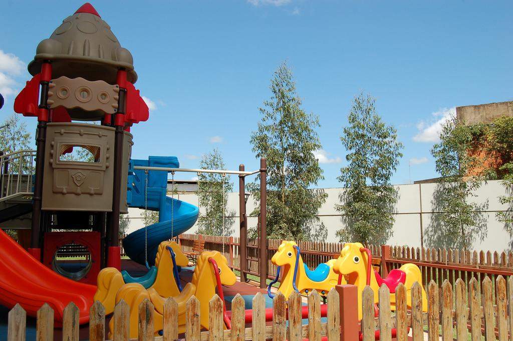 Nobile Hotel Convention Ciudad Del Este Exterior foto Playground in the park