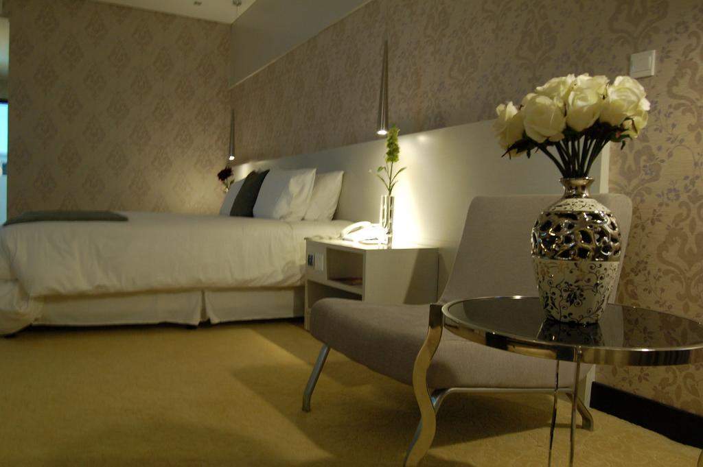 Nobile Hotel Convention Ciudad Del Este Exterior foto A room at the hotel